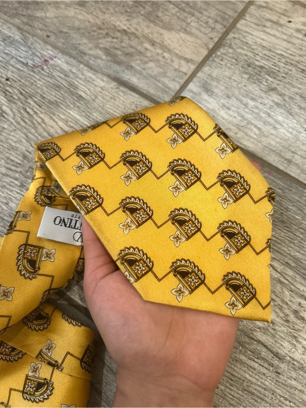 Valentino Cravatte 100% Silk Yellow Patterned Necktie